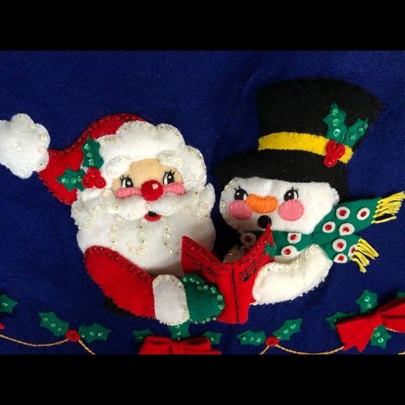 Bucilla Santa & Frosty CHRISTMAS PALS Blue Felt Tree Skirt Kit 83668 COMPLETED - Picture 8 of 13
